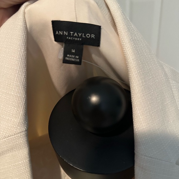 Ann Taylor Cream Blazer - Picture 3 of 4